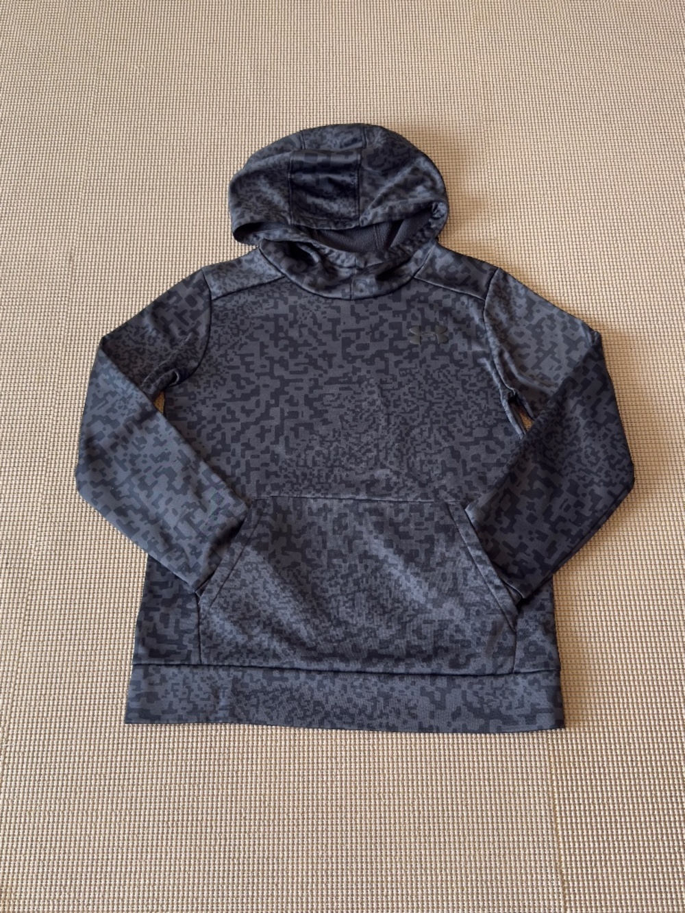 UNDER ARMOUR young boy size medium pullover hoodie kangaroo pocket